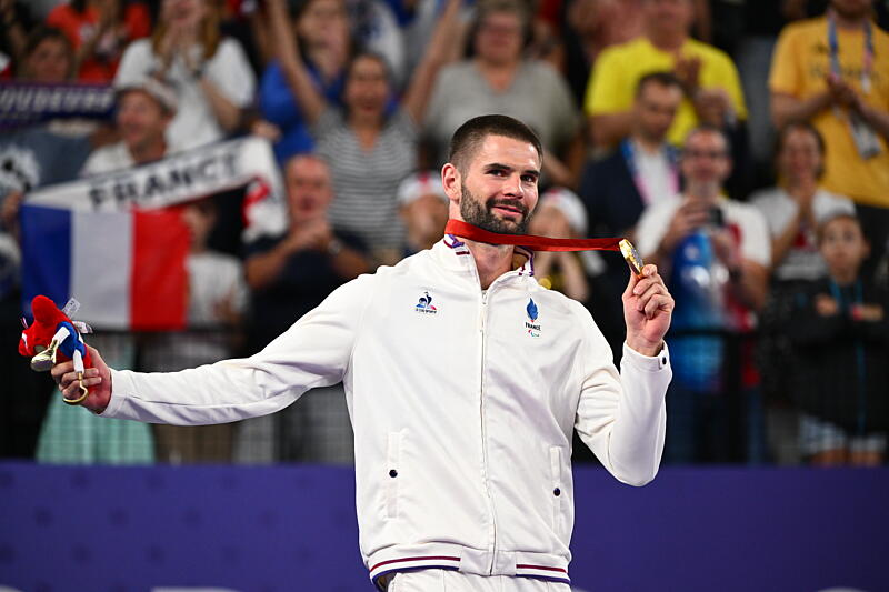 Lucas Mazur (para badminton), médaille d’or en simple SL4