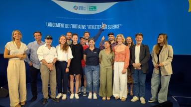 Photo de groupe lors de l'événement “Athletes for Science"